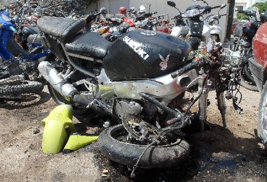 La moto qued literalmente destruida, lo que da una idea de la violencia del accidente. 