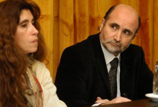 Sandra Rodrguez, viuda de Fuentealba, y el abogado Gustavo Palmieri 