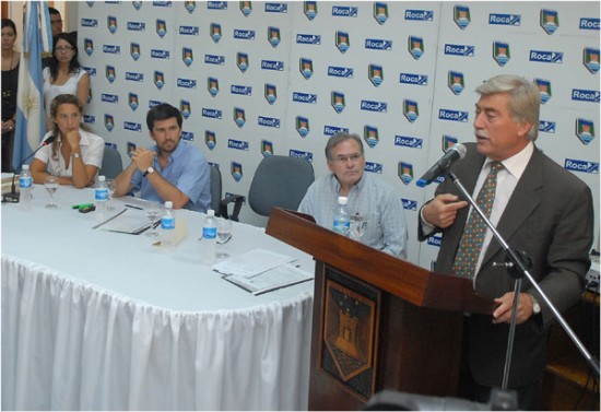 El intendente Carlos Soria en el anuncio. (Foto: Agencia Roca).