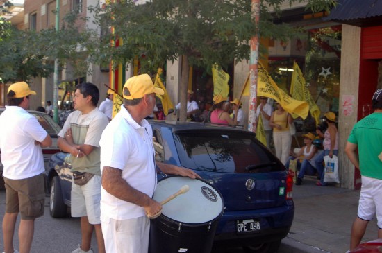 El mircoles hubo una ruidosa protesta del gremio de los mercantiles. 