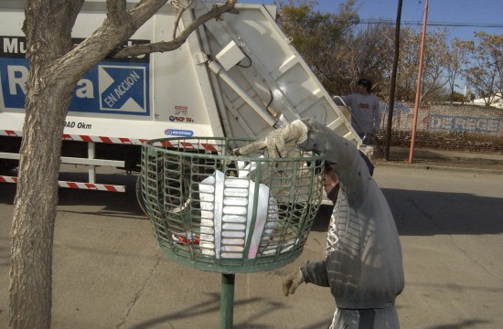 Los agentes de recoleccin de residuos cumplen con normalidad su tarea en los diferentes sectores de la ciudad. 
