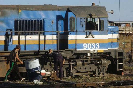La falta de repuestos de locomotoras es una de las razones de la demora en volver del Tren Patagnico. 