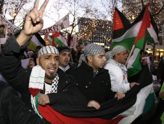 Una de las tantas manifestaciones que ayer se realizaron en Medio Oriente. 