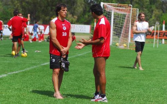 Astrada ya prepara a su equipo para el choque con el Sporting. 