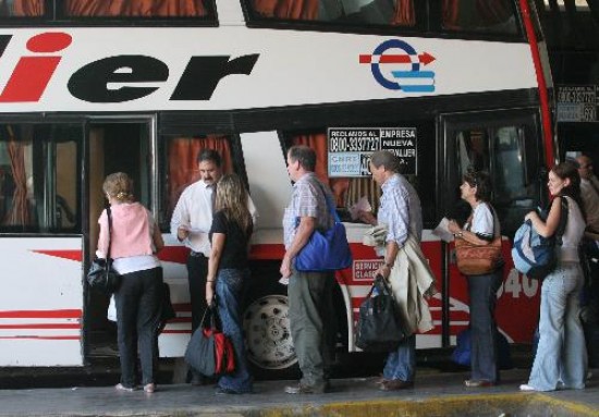 Tras el aumento de los peajes, el gobierno anunciara en breve otros en los boletos del transporte pblico. 