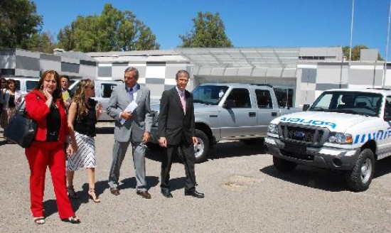 El mes pasado el gobierno adquiri 54 unidades, entre camionetas traccin simple y doble, ambulancias y carrozados. 