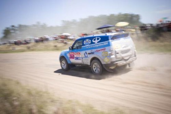 Gabriel lleg con su Mitsubishi con varios golpes. 