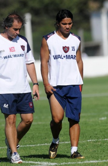 Torres (derecha) no ser tenido en cuenta por el entrenador de San Lorenzo. 