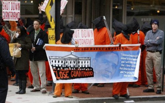 Activistas de derechos humanos piden el cierre de la crcel a Obama. 
