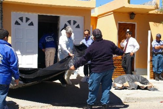 Los peritos neuquinos realizaron pericias en la casa que alquilaba el detenido. Encontraron muchas manchas de sangre. 