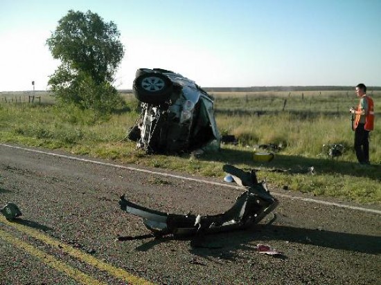 La Toyota de la tragedia qued a 15 metros del lugar donde se produjo la colisin. 