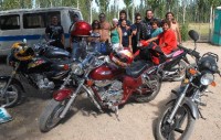 Hubo premios para el motoquero de mayor edad y para el que recorri ms kilmetros para llegar a Roca. Los organizadores pusieron en condiciones el camping del SOYEM. 