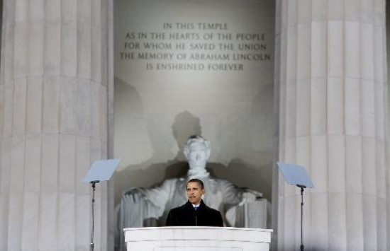 El presidente electo habla bajo la estatua de Abraham Lincoln, uno de sus referentes. Bruce Springsteen y Beyonce, dos de los cantantes que apoyaron a Obama. 