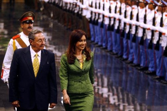 El mandatario cubano recibi a Cristina Fernndez en el Palacio de la Revolucin. 