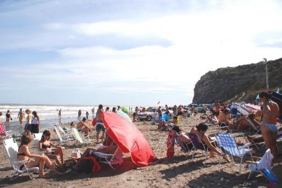La afluencia mxima en las playas de El Cndor se da los fines de semana. 
