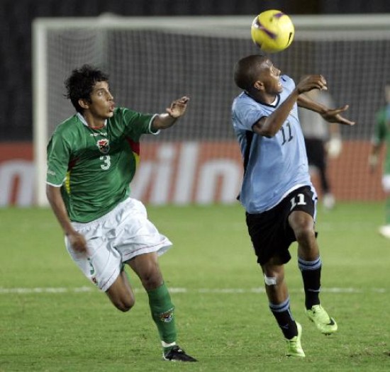 Uruguay, que venci en el debut a Bolivia, juega hoy ante Chile. 