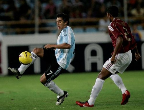 Eduardo Salvio fue el mejor argentino en el debut con Venezuela (1-1). 