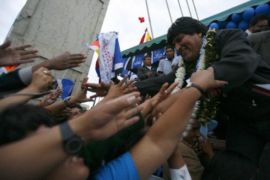 El presidente boliviano tom la decisin a dos das de un crucial referndum en su pas. 