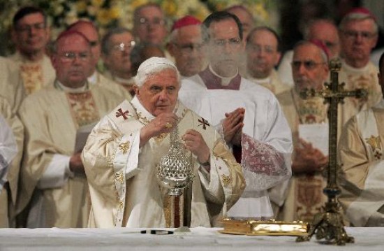 Benedicto XVI otra vez genera controversias. 