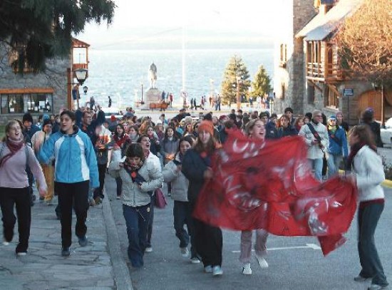Ms de 2.000 micros de larga distancia llegan a Bariloche con estudiantes. 