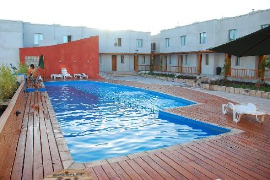 La piscina no es la nica nota de confort de los 28 departamentos del complejo. 