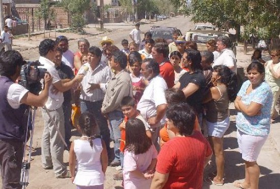 Vecinos del oeste se manifestaron por la falta de servicio. 