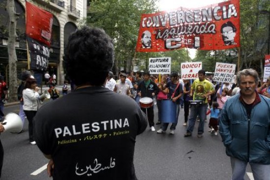 Ayer hubo otra protesta de partidos de izquierda contra Israel. 