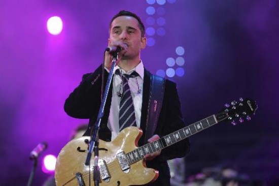 Jorge Drexler compite por el Grammy a mejor disco de pop latino. Jonas Brother, el grupo que siguen millones de adolescentes, actuar en la ceremonia. 