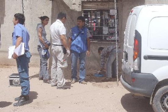 Los investigadores buscan a dos jvenes que residen en la zona donde ocurri el hecho. 