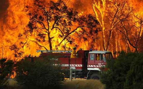 La imagen muestra la magnitud del incendio forestal. (foto AP)