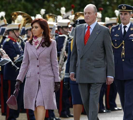 La presidenta Cristina Fernndez, que lleg ayer a Madrid, mantuvo un encuentro con los reyes Sofa y Juan Carlos I de Borbn. (FOTO AP)