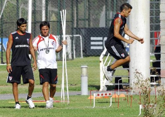 Nico Snchez, a los saltos. Augusto se prepara. Dos titulares en el 11 de 