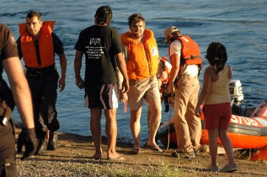 Prefectura encontr al padre y a la nena de tres aos en playa del ro. 