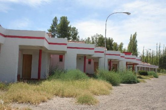 El abandono es notorio en el tradicional motel de Ro Colorado, que se encuentra a la vera de la Ruta Nacional 22. 