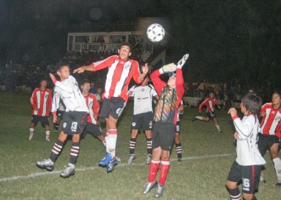 River jugaba anoche ante Lans. 