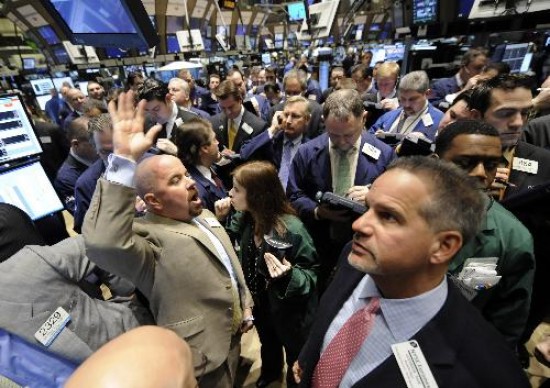 Wall Street tuvo moderadas subas, tras la fuerte cada del martes. El legislador demcrata Reid anuncia el acuerdo logrado en el Congreso. 