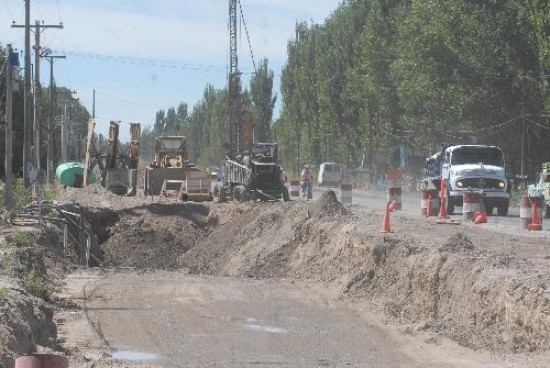 El cambio de caeras troncales provocan inconvenientes en la Ruta 22 y Jujuy. 