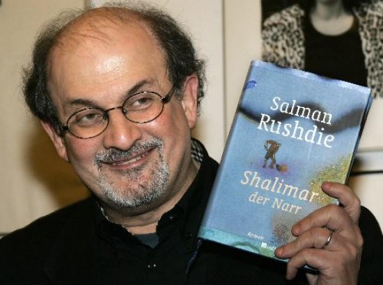 Salman Rushdie, un escritor occidental que vive bajo la sombra de la 