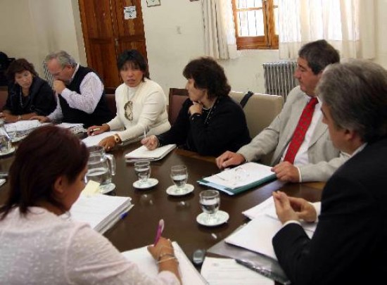 Concejales y ocupantes criticaron el accionar del Instituto de Municipal de Tierras en la toma Vivero II de Bariloche. 