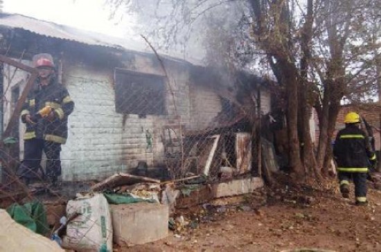 Tras el asesinato de Monasterio, un grupo de quienes serían sus amigos quemaron la vivienda de los presuntos autores. 