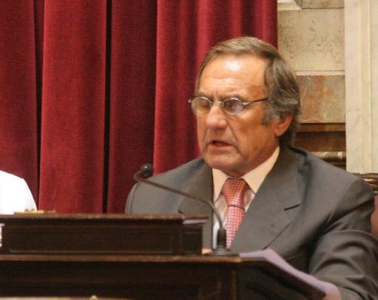 Reutemann critic al gobierno por el conflicto con el campo. 