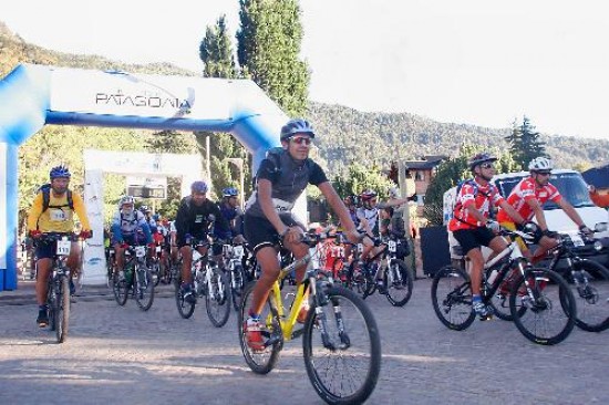 Ms de 400 ciclistas unirn Argentina y Chile. 