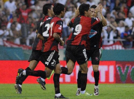 Despus de su pobre paso por River, Salcedo volvi a marcar un gol con la camiseta rojinegra. 