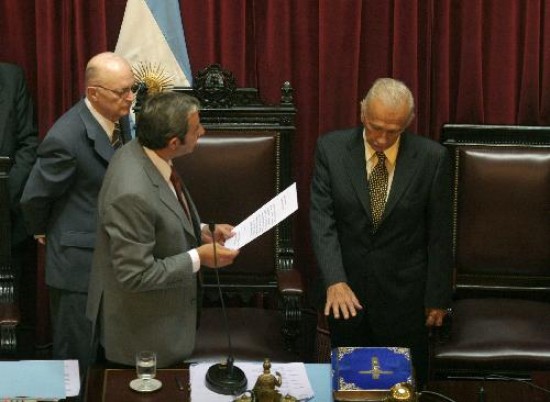 El ex gobernador pampeano, al asumir en la sesin que encabez Cobos. 