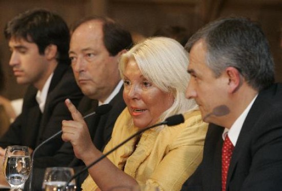 Carri, junto a Morales de la UCR, desafi a la presidenta a debatir sobre la pobreza. 