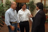 Verani, Rodrguez y Peralta en el patio de la Casa de Gobierno, antes de la reunin con Saiz y el resto de los ministros. 