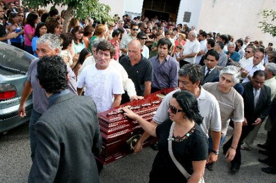 Silencio y consternacin en el sepelio del docente fallecido. 