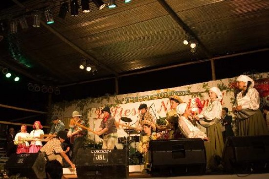 El grupo de danzas Purru Ayu fue una de las atracciones en la jornada inaugural. 