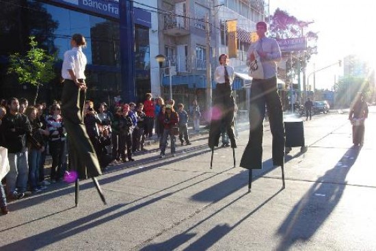 La obra dirigida por Cecilia Arcucci e Isabel Vaca Narvaja se estren en el 2008 a pedido de la Asamblea por los Derechos Humanos. 