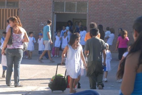 Los datos no dan cuenta del ndice de acatamiento, slo de los edificios que estn abiertos y en donde se registraron clases. 